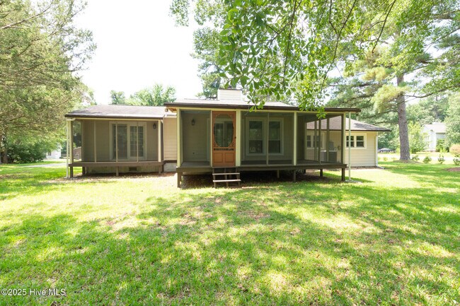 Building Photo - 110 Deerfield Rd