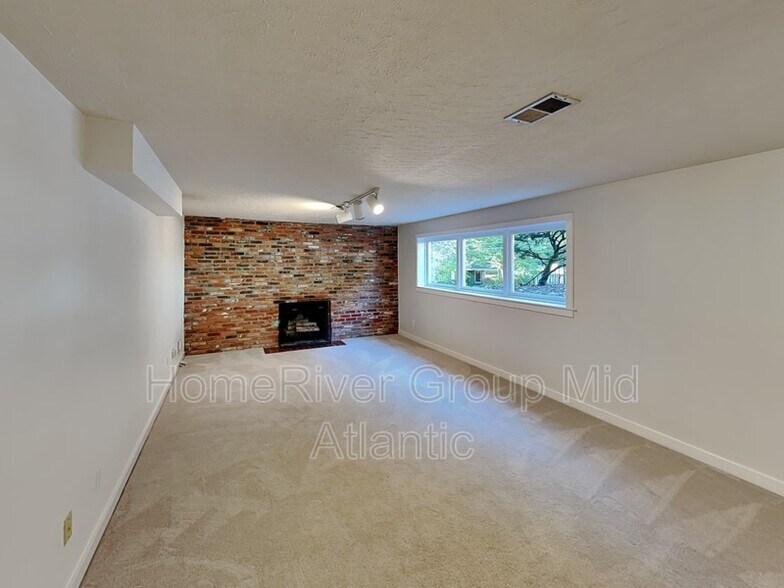 Building Photo - 4126 N Randolph St