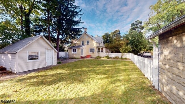 Building Photo - 606 Irvington Ave