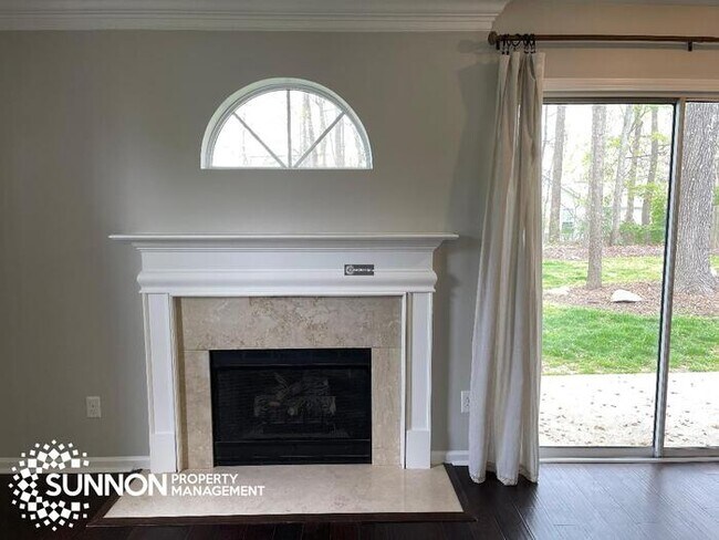 Building Photo - 4 Bed 2.5 Bath House with Great Yard