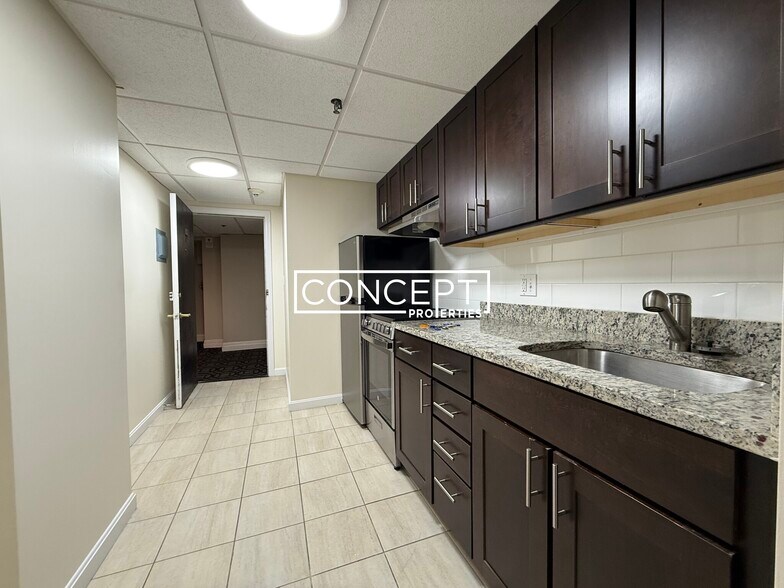 Building Photo - 62 Boylston St