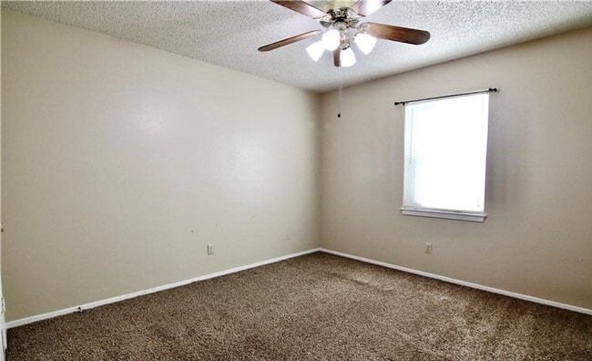 Building Photo - 3-bedroom 2-bathroom home on a corner lot!