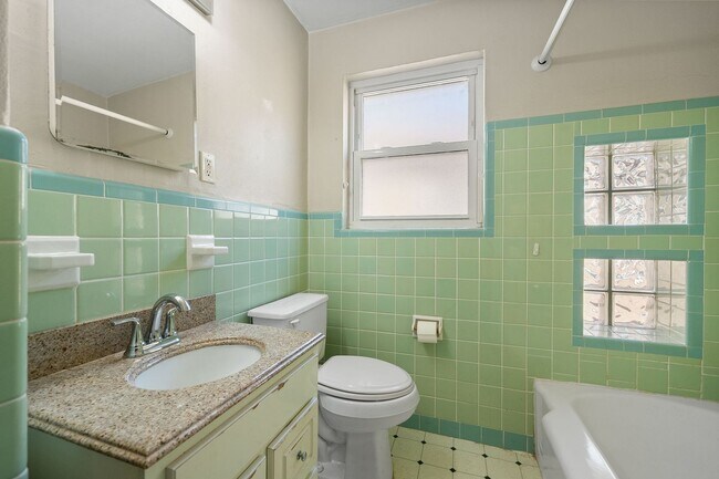 Building Photo - 7112-7114 Jamieson