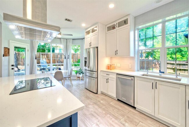 Building Photo - 3002 Barton Point Cir