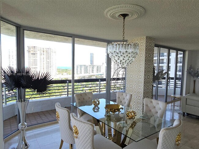 Building Photo - 3600 Mystic Pointe Dr