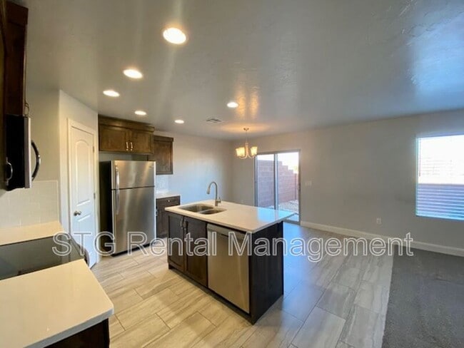 Building Photo - 3132 S Relic Ridge Dr
