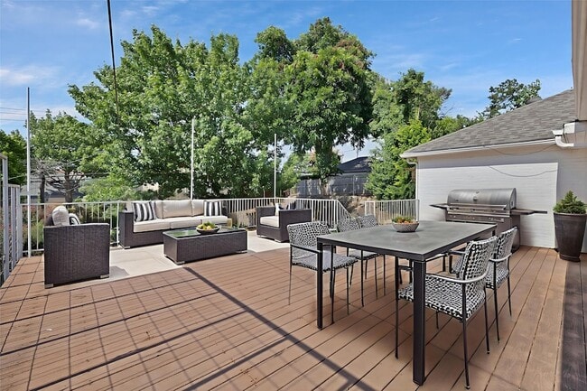 Building Photo - 3414 Westcliff Rd S