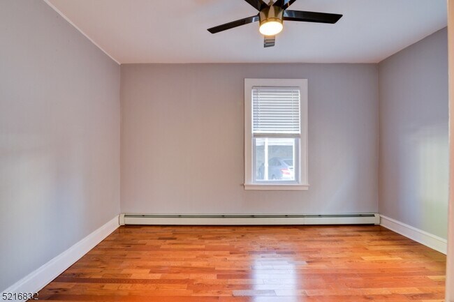 Building Photo - 15 Nelson Pl