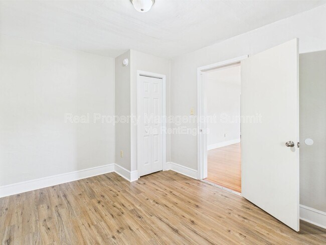 Building Photo - 1036 Albemarle Ave