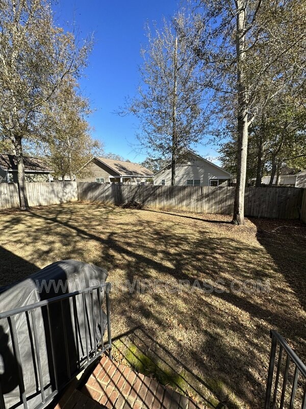 Building Photo - 214 Winterberry Way