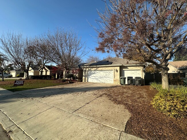 Building Photo - NW Visalia Home Coming Soon!