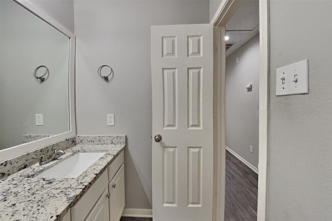 Building Photo - 20502 Upper Green St