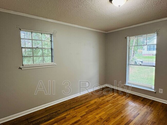 Building Photo - 1619 Yancey Ave