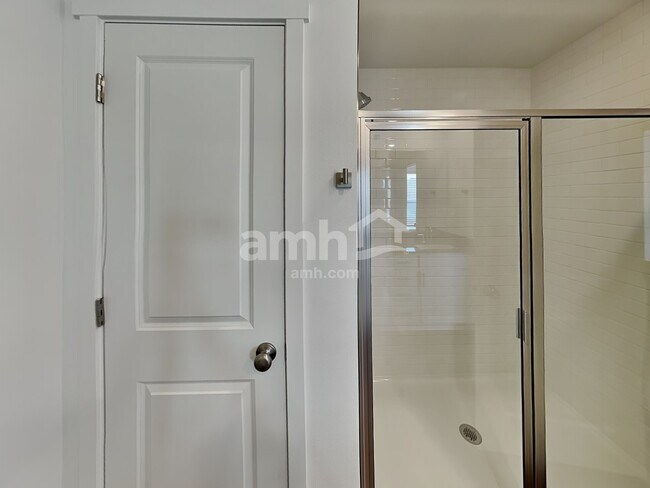 Building Photo - 4922 86th Ave NE