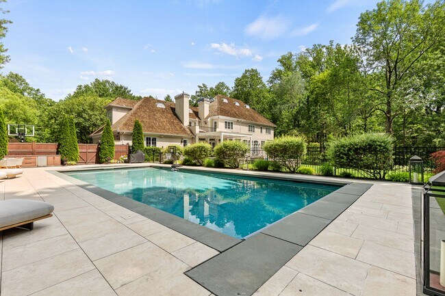 Building Photo - 4220 Purchase St