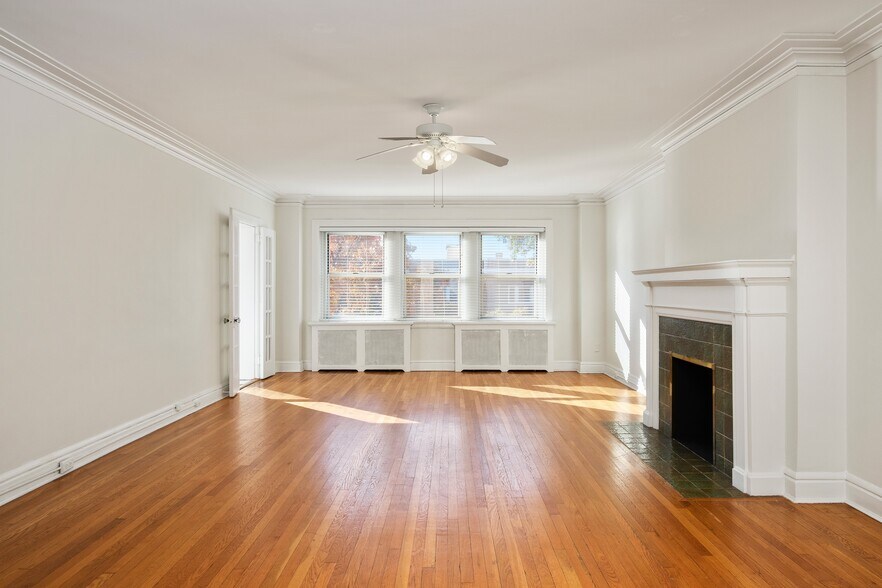 Primary Photo - The Sombart