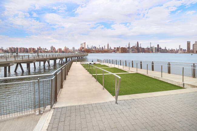 Building Photo - 22 N 6th St