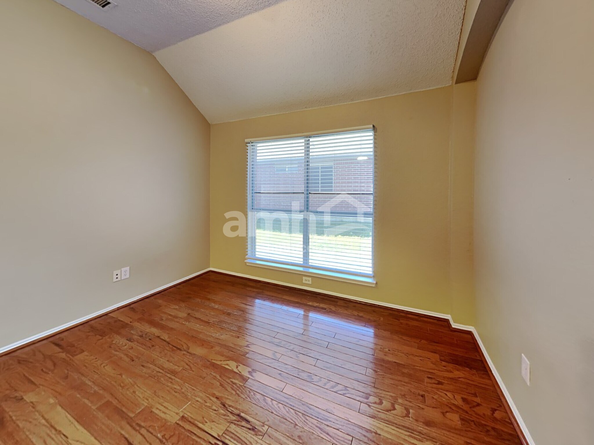 Building Photo - 6215 Hillside Ln