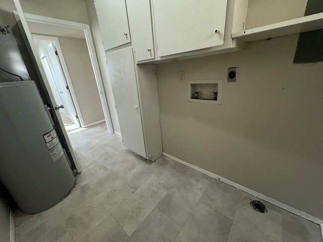 Building Photo - HOT PROPERTY ALERT! Your Dream Starter 3 B...