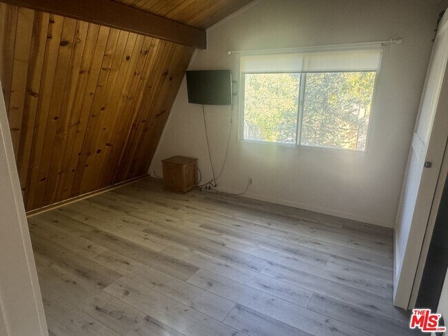 Building Photo - 672 Holmes Ln