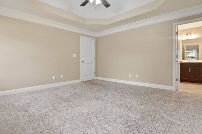 Building Photo - Three Bedroom in Magnolia Place!
