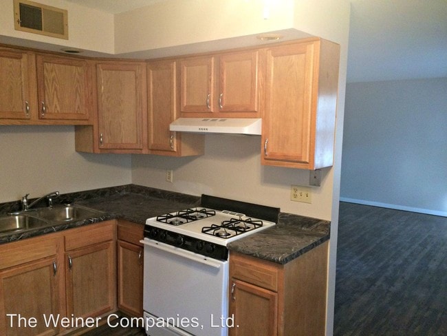 Building Photo - 407 W White St