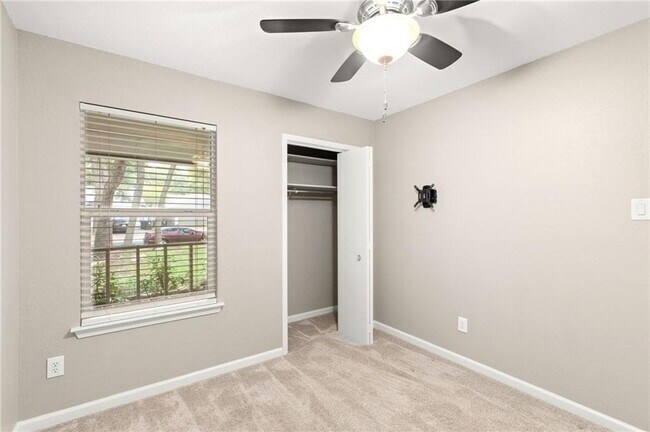 Building Photo - 9708 Moorberry St