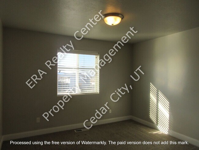 Building Photo - Move In Discount -3 bed 2.5 bath - Newer townhome in the heart of Cedar City!