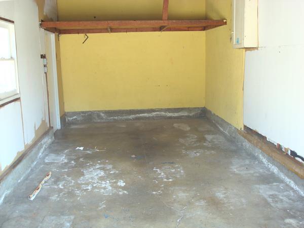 Building Photo - NEW PRICE REDUCTION: House 2bd 1ba- yard, ...