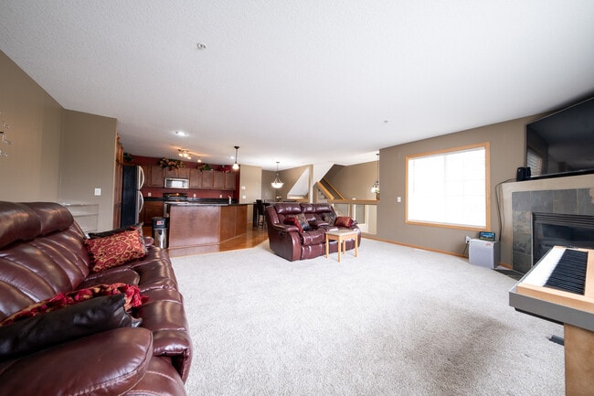 Building Photo - 6988 S Park Dr