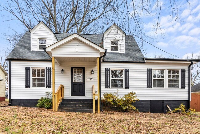 Primary Photo - FULLY FURNISHED!