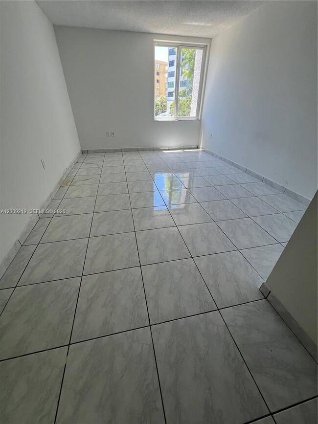Building Photo - 250 180th Dr