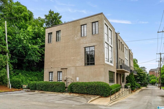 Building Photo - 1880 Red Mountain Ln