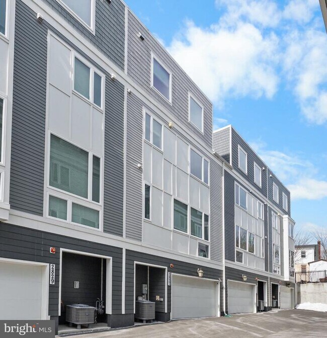 Building Photo - 2827 24th Rd S