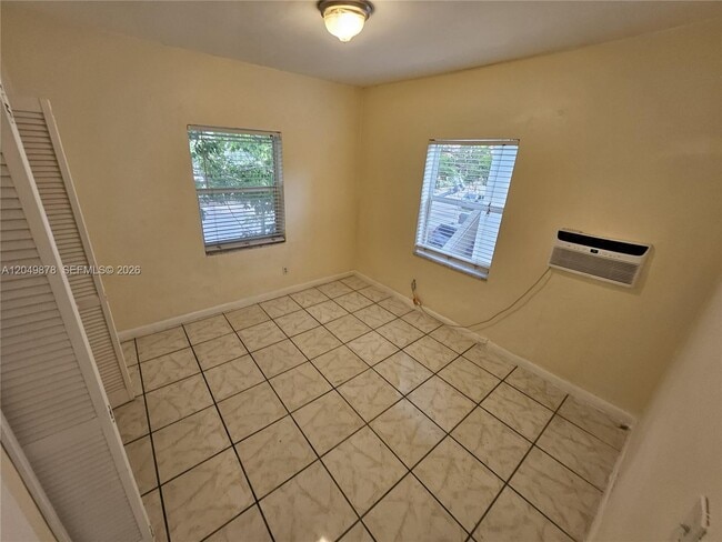 Building Photo - 822 SW 31st Ave
