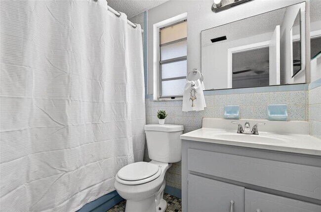 Building Photo - 8905 Tropical Palm Way