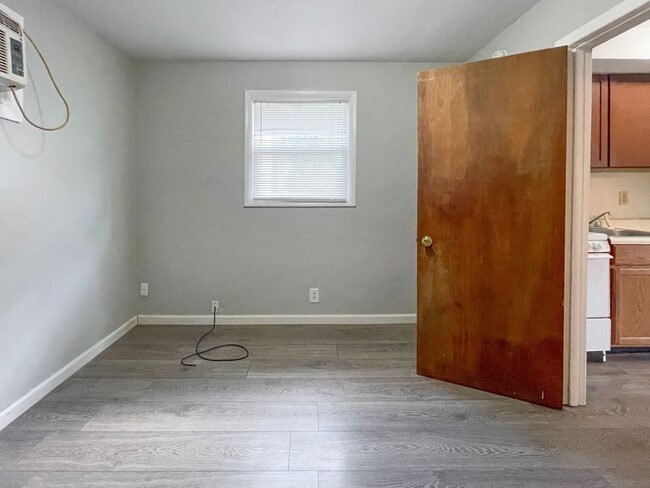 Building Photo - Near Local Shops and Restaurants