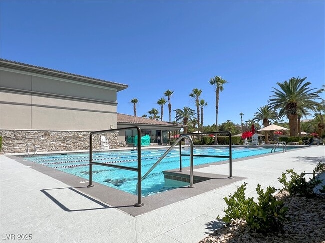 Building Photo - 236 Fairway Woods Dr