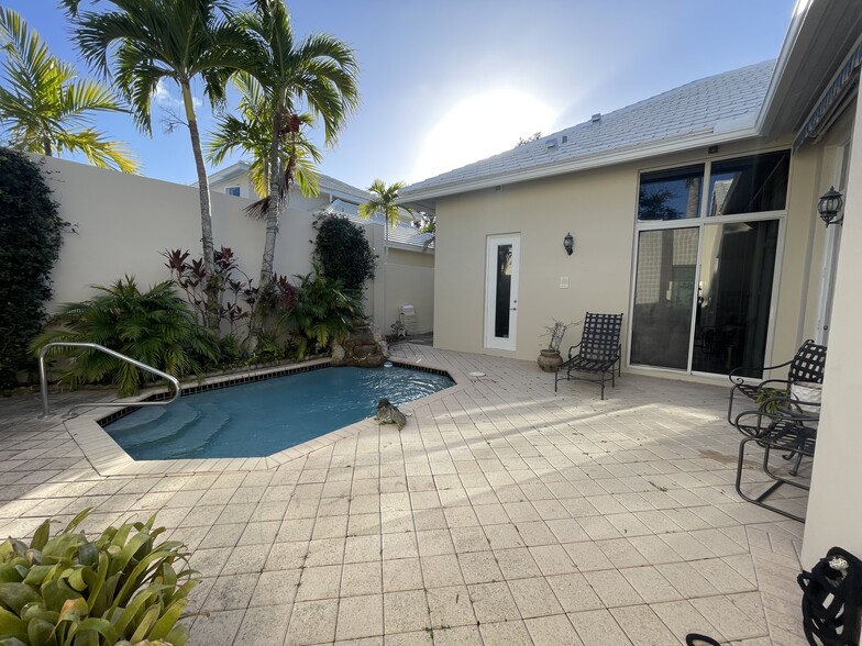 Building Photo - 17323 Bermuda Village Dr