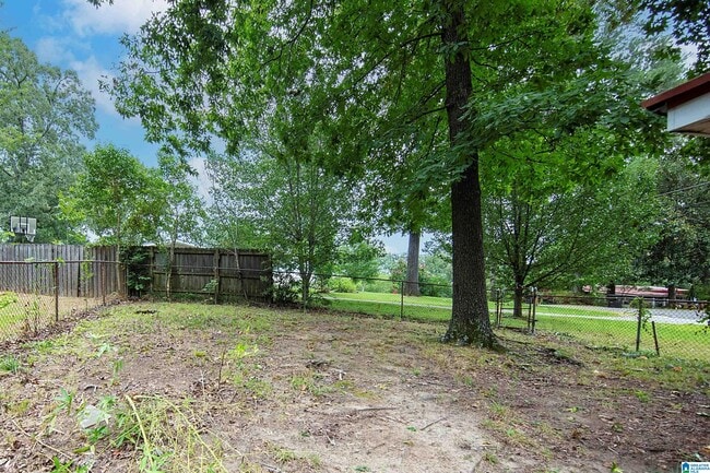 Building Photo - 656 Kenwood Dr