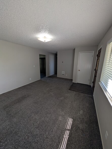 Building Photo - 1827 S Fairway Dr