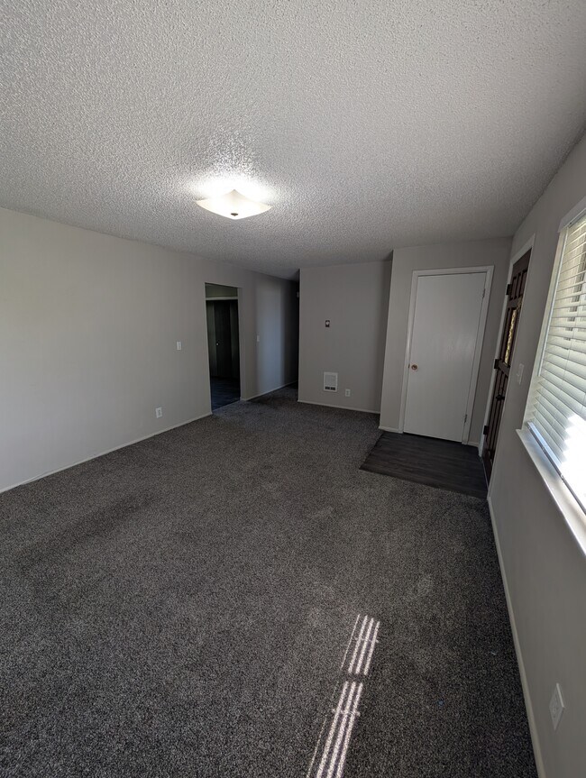Building Photo - 1827 S Fairway Dr