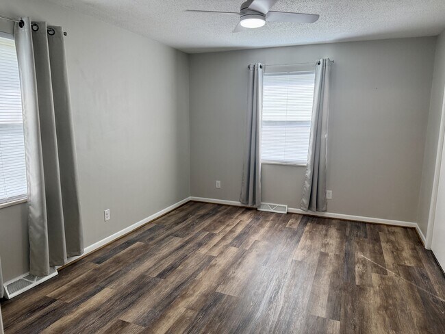 Building Photo - 4527 Terrace View Rd