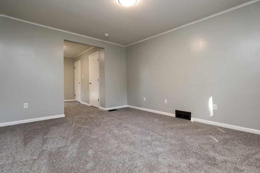 Building Photo - 409 Mineral Springs Ave