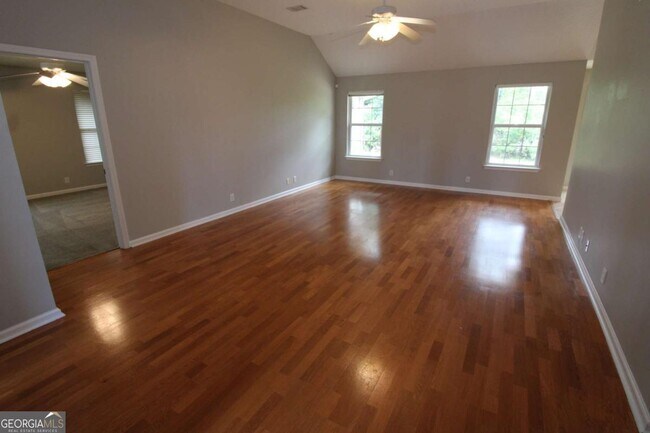Building Photo - 150 Lake Manor Dr