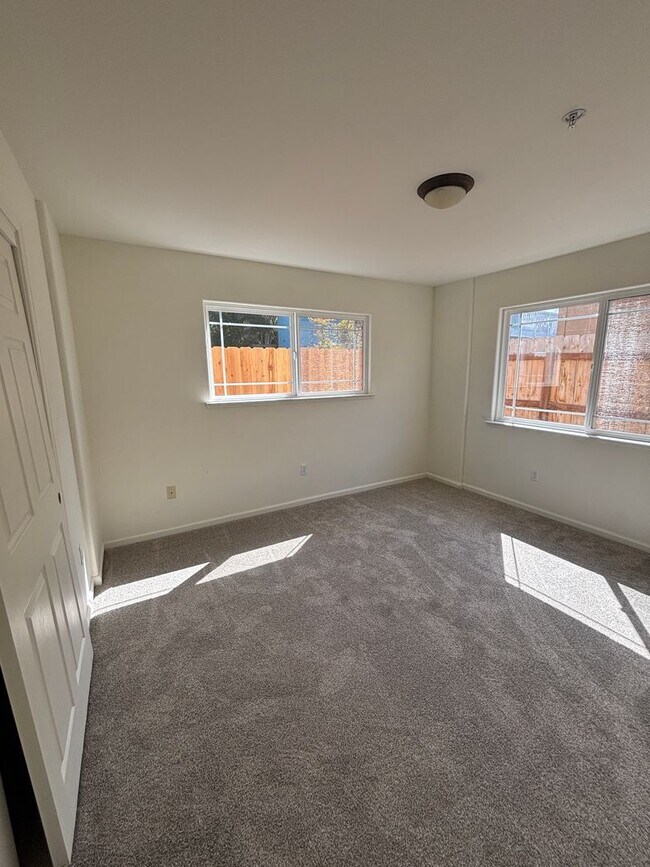 Building Photo - P32000