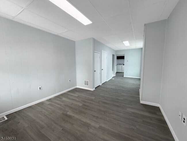 Building Photo - 65 Davis St