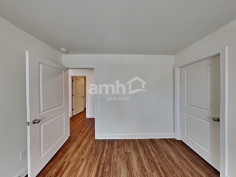 Building Photo - 713 Cyprus Ave