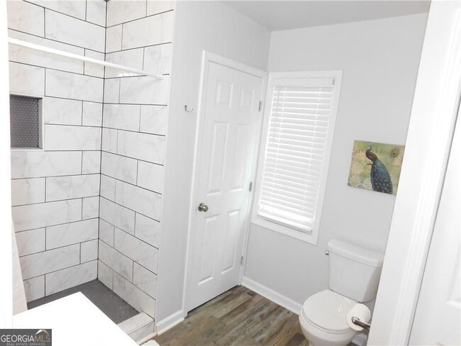 Building Photo - 213 Claire Dr SE