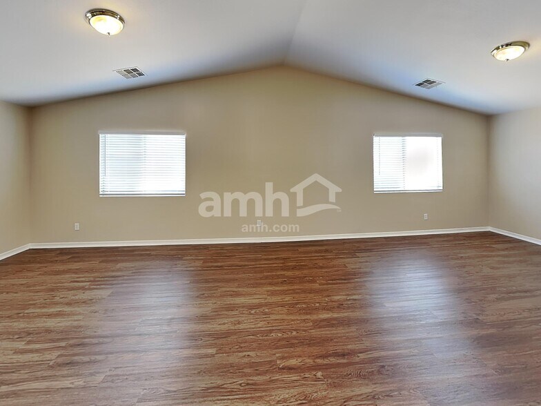 Building Photo - 11229 W Mariposa Dr